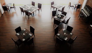 Breakfast, lunch and dinner served - Daffodils Beach Negombo (Negombo)