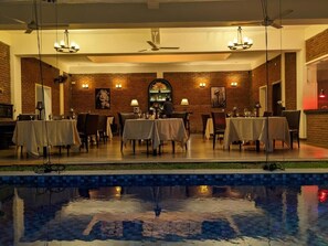 Breakfast, lunch, dinner served; international cuisine - Daffodils Beach Negombo (Negombo)