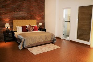 Premium bedding, in-room safe, individually decorated