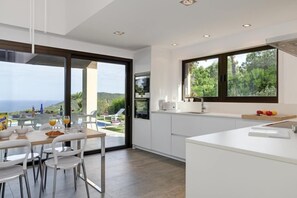 Frigorifero, microonde, forno, lavastoviglie