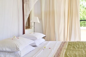 5 bedrooms, iron/ironing board, free WiFi, bed sheets