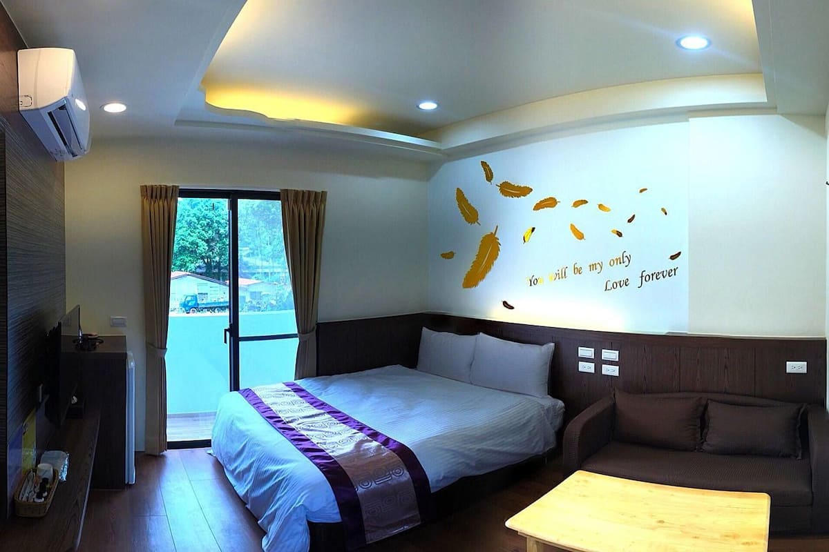 Roupas de cama premium, cortinas blackout, quartos à prova de som