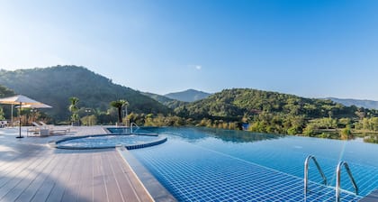 Chiangrai Lake Hill Resort