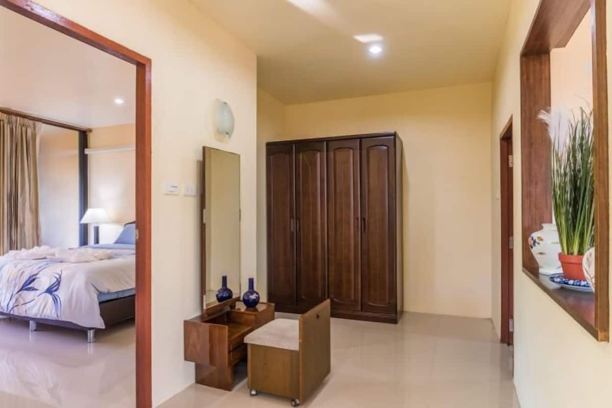 Desk, laptop workspace, blackout drapes, free WiFi