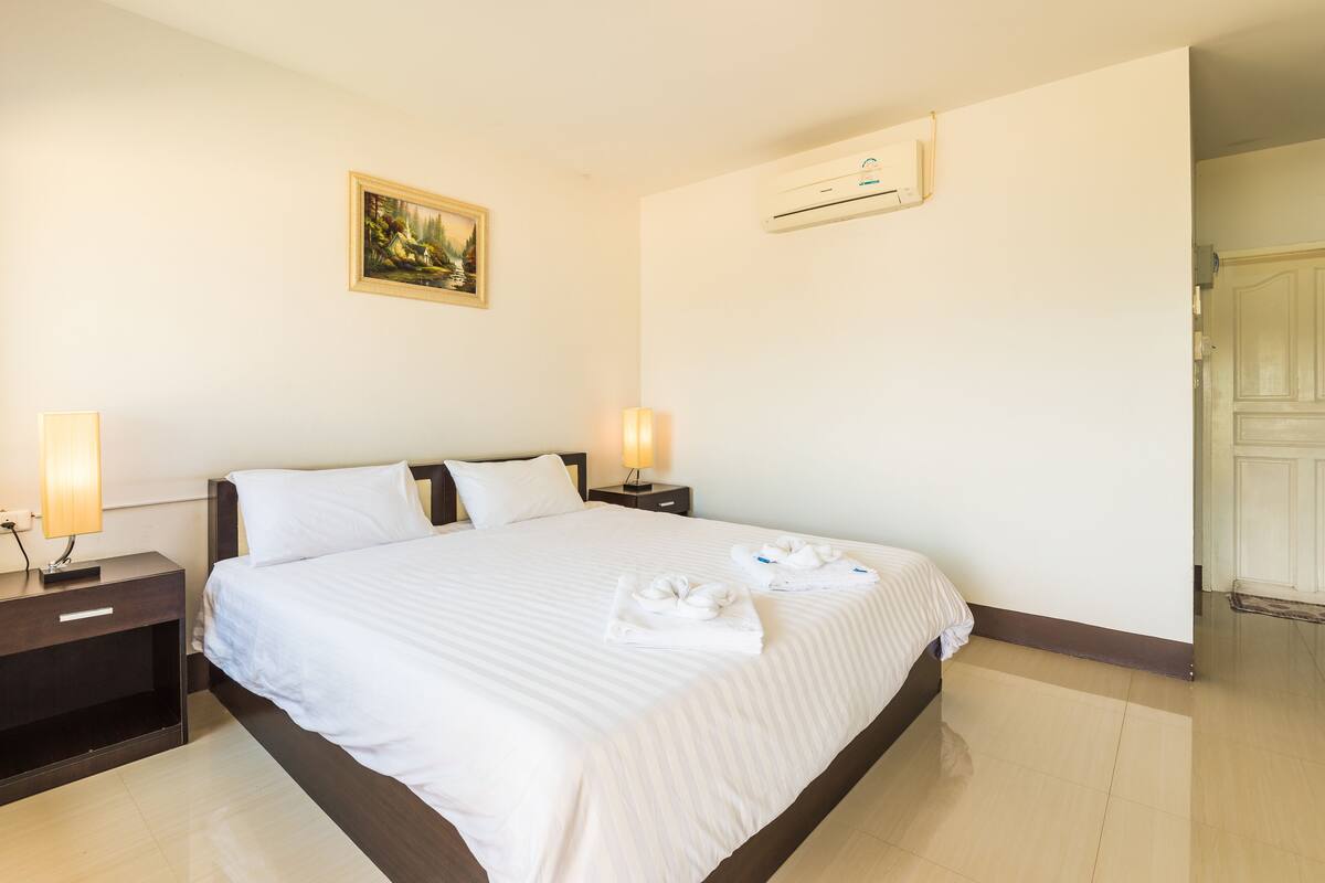 Superior Double Room, 1 Double Bed, Non Smoking | Desk, laptop workspace, blackout drapes, WiFi (free)