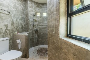 バンガロー ダブルベッド 1 台 禁煙 | バスルーム | バ  スアメニティ (無料)、ヘアドライヤー、スリッパ、タオル