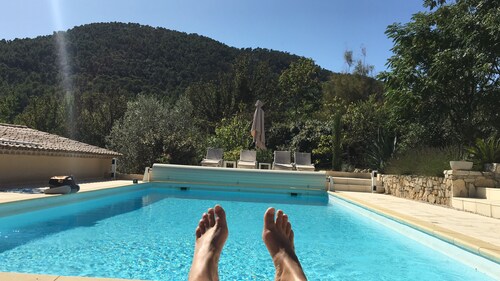 Modern architect-designed villa in a green setting in Bargemon