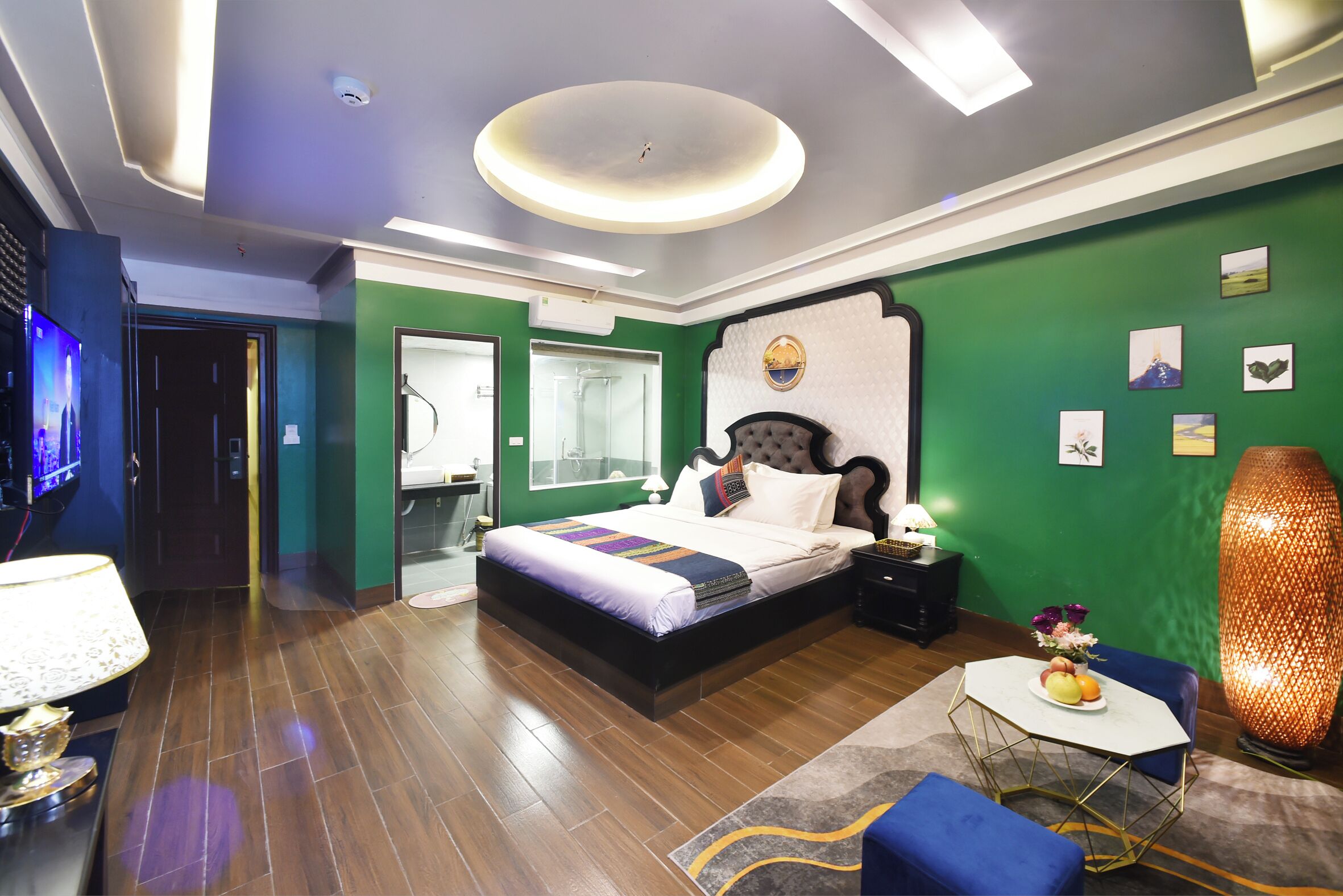 suite, balcony, mountain view | 1 bedroom, minibar, in-room safe, desk