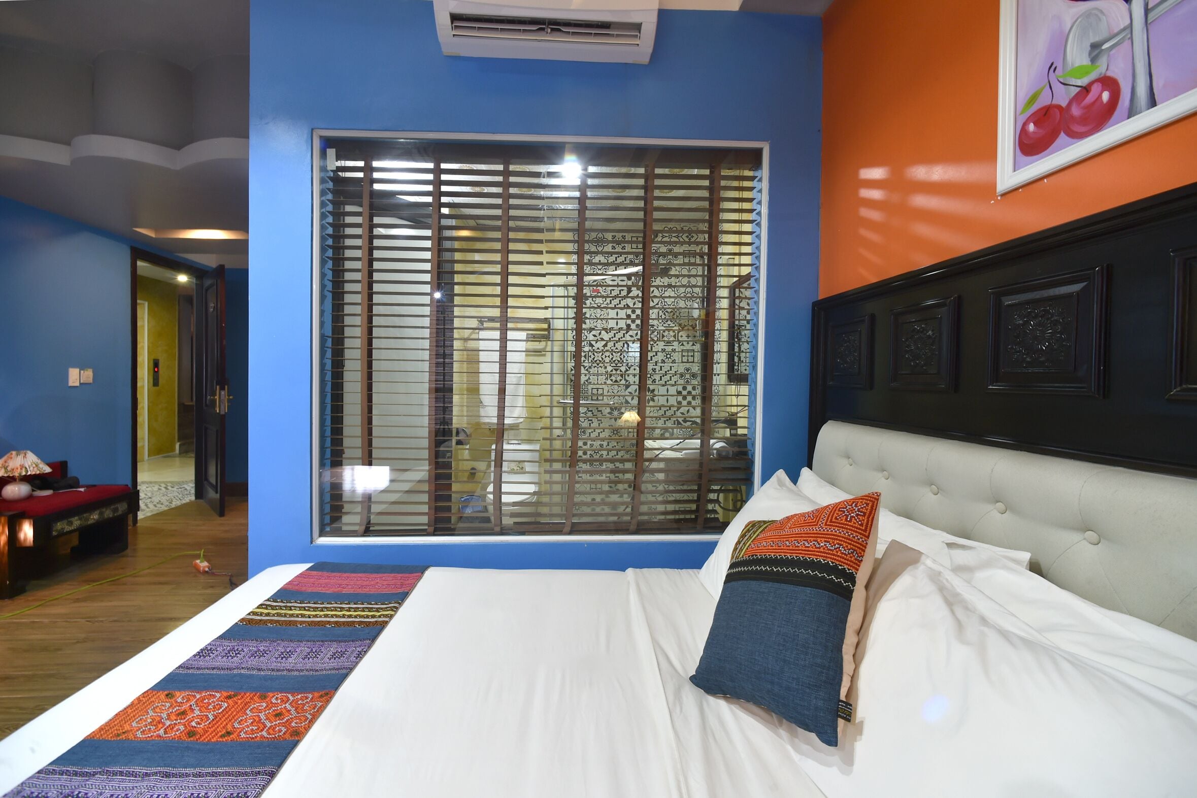 deluxe room, mountain view | 1 bedroom, minibar, in-room safe, desk