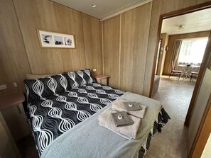 1 Bedroom Self-Contained Suite | Cortinas opacas y ropa de cama