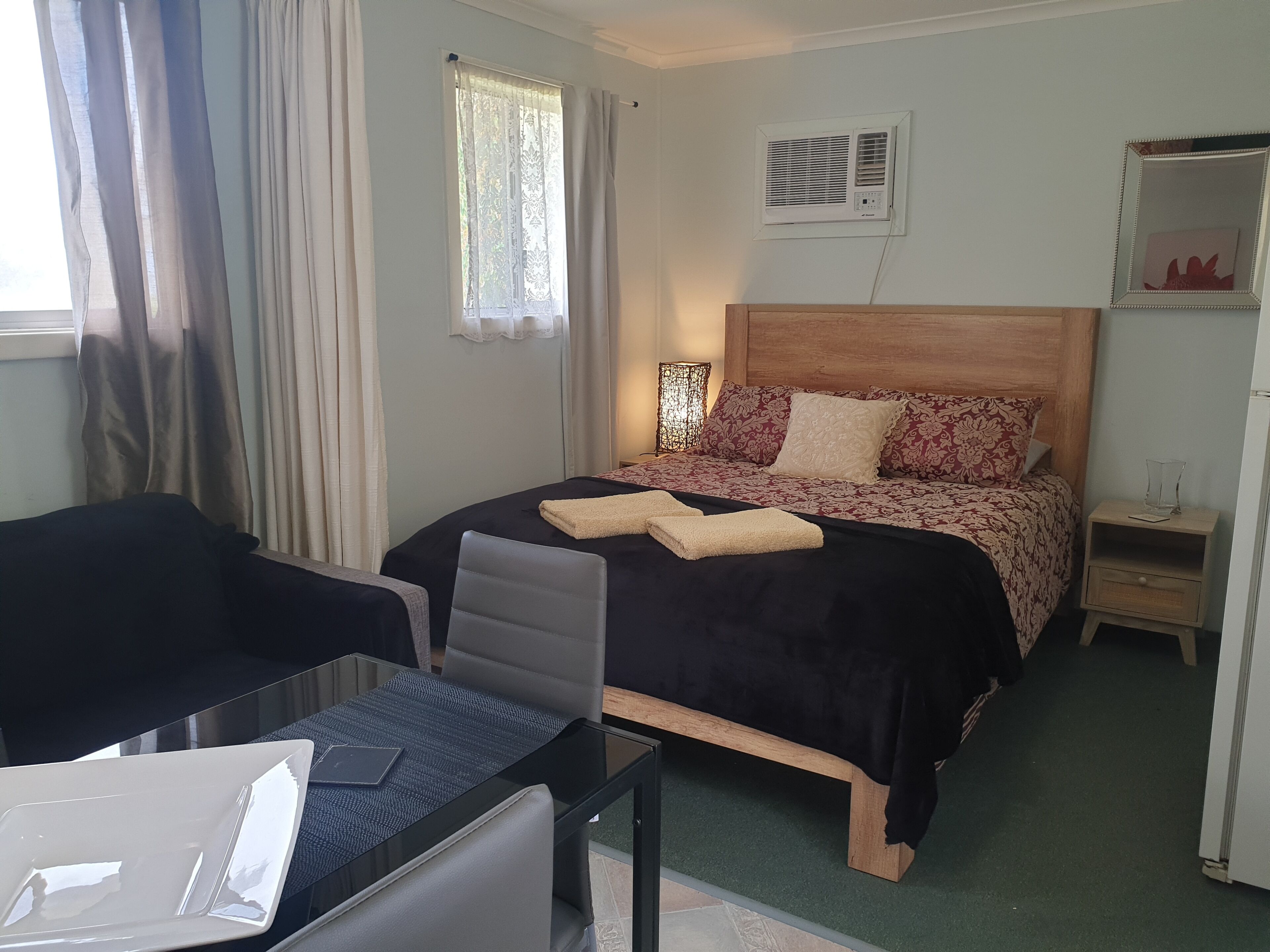 Studio Family Self-Contained Ensuite | Blackout drapes, bed sheets