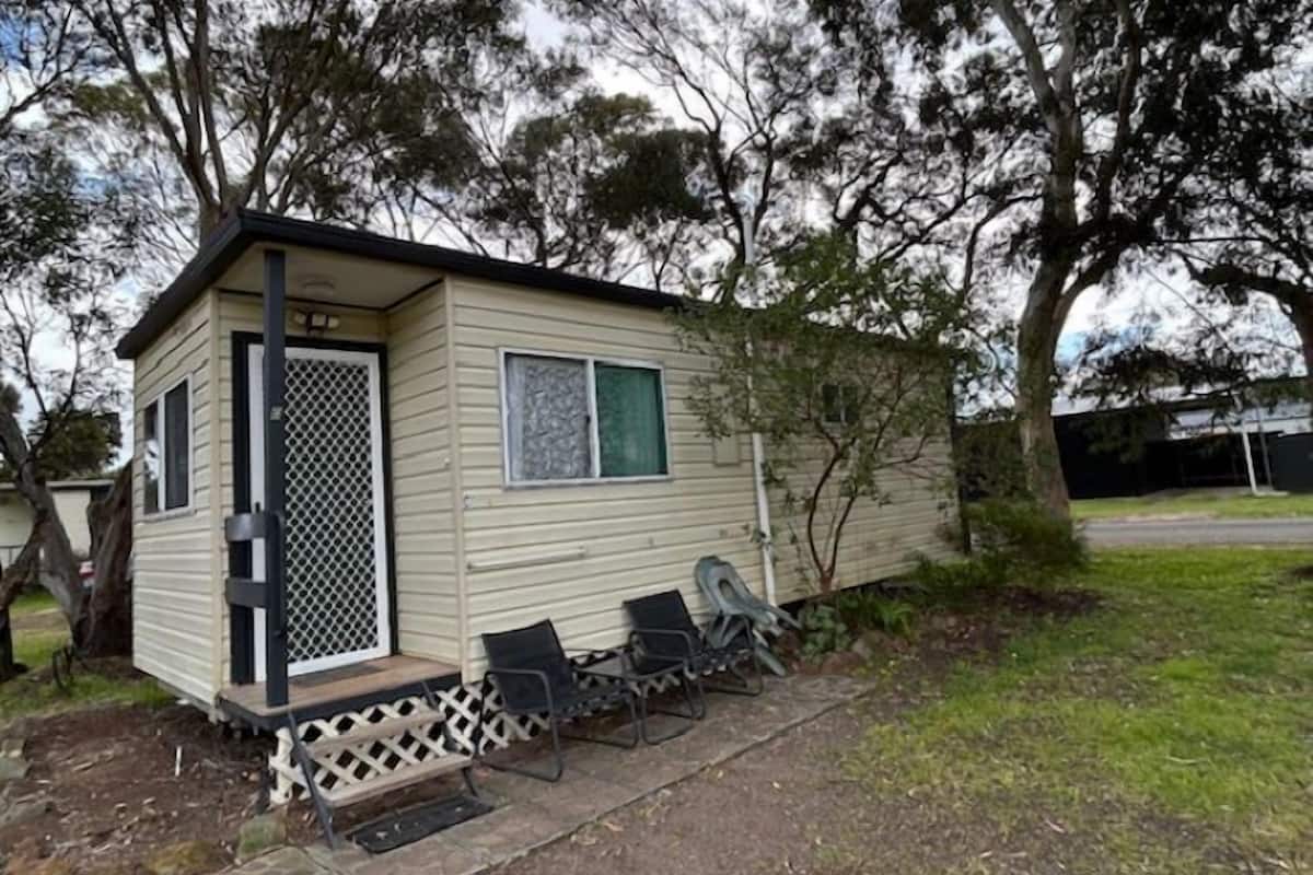 2 Bedroom Family Self-Contained Suite | 1 bedroom, blackout drapes, bed sheets