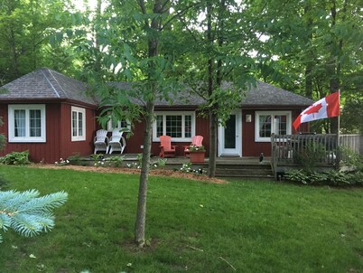 Your Vacation Retreat - Lakebreeze Cottage on Cameron Lake