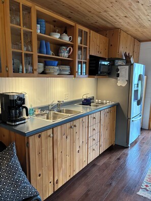 Full-sized fridge, microwave, stovetop, coffee/tea maker