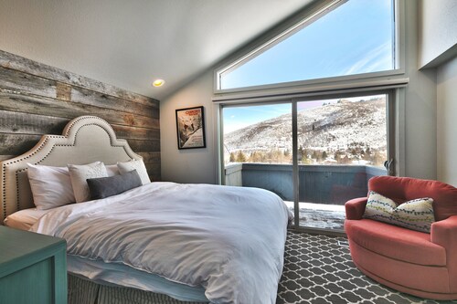 Acorn Chalet #1 - Walk to PC ski base! 2BD