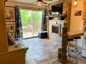 Smart-TV, Kamin, DVD-Player, Videothek