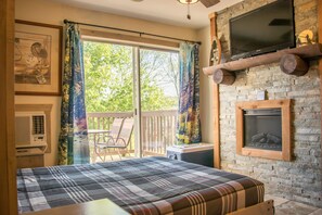 Tabla de planchar con plancha, wifi y ropa de cama