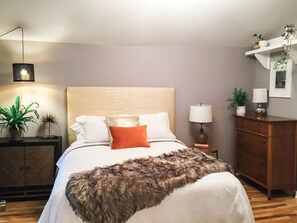 1 slaapkamer, een strijkplank/strijkijzer, reisbedje, gratis wifi