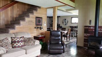 Smart TV, fireplace, books