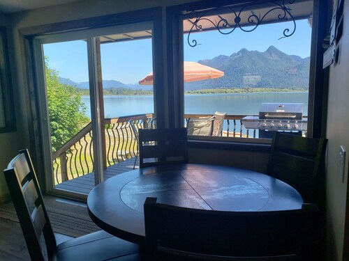 Lake Quinault Vacation Home/Breathtaking View! Located in Olympic National Park