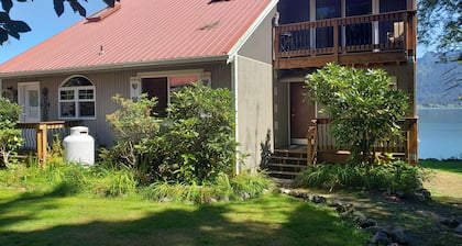 Lake Quinault Vacation Home/Breathtaking View! Located in Olympic National Park