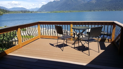 Lake Quinault Vacation Home/Breathtaking View! Located in Olympic National Park
