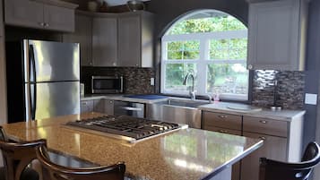 冰箱、微波炉、烤箱、炉灶