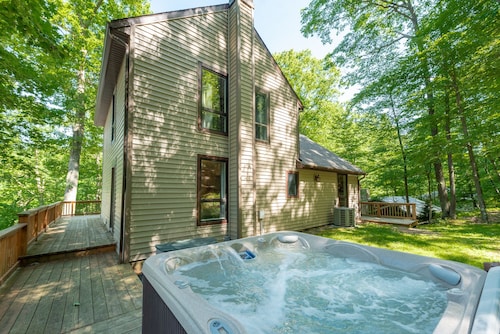 Peaceful Lakefront w/ Fireplace & Views