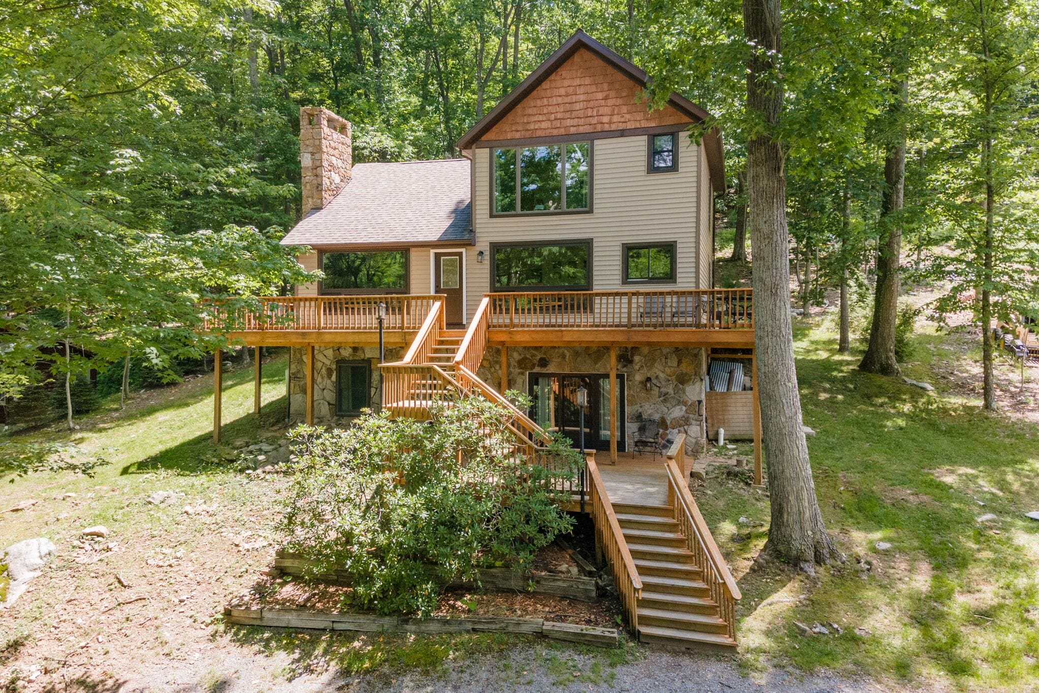 Cherry Creek Retreat: Split Lakefront, Dock, Hot Tub!
