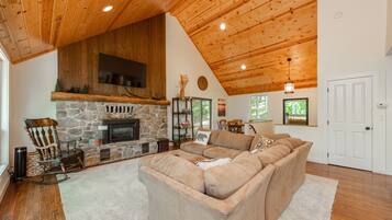 Smart TV, fireplace, DVD player