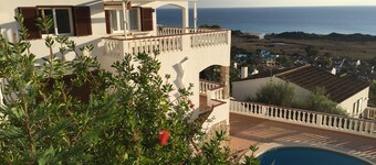 Lyxig hisnande havsutsikt villa med privat pool (FantaSea Home). Ny 2017