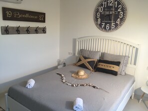 4 chambres, coffre-fort, fer et planche à repasser, lit de bébé portatif