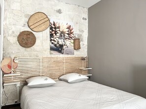 1 chambre, bureau, fer et planche à repasser, Wi-Fi gratuit