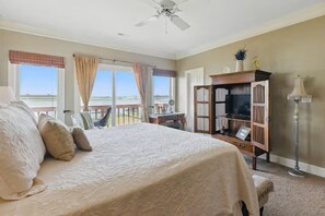 5 bedrooms, desk, blackout drapes, iron/ironing board