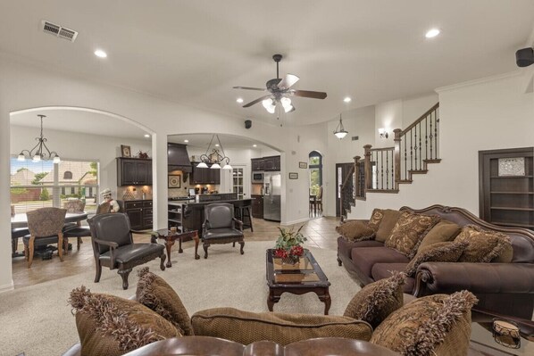 Smart TV, fireplace, stereo