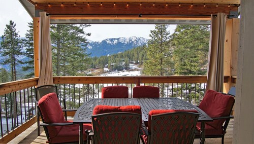 Alpine Lodge - Epic Views, Hot Tub, 2 Miles to Downtown Leavenworth!