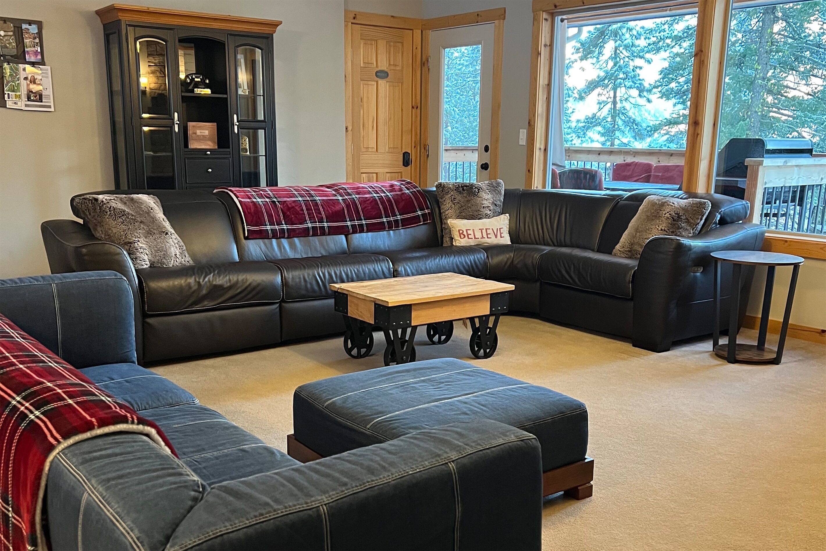 Alpine Lodge - Epic Mountain Views & Hot Tub!
