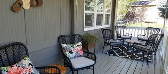 RELAX & STAY AWHILE,  WALK  TO CANYON LAKE , HIKING TRAILS, KAYAKING & FISHING