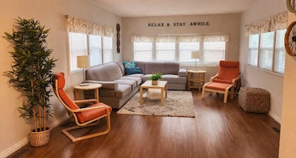 RELAX & STAY AWHILE, WALK TO CANYON LAKE , HIKING TRAILS, KAYAKING & FISHING