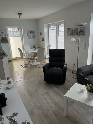 Dining - 3 room apartment holiday year 2016 - 270m from the beach - rentable all year - WLAN (Timmendorfer Strand)