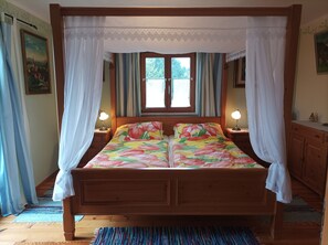 1 bedroom, internet, bed sheets