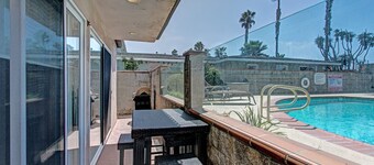Walk to the beach - Mermaid's Pool Retreat
