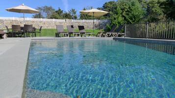 Piscina all'aperto, una piscina riscaldata