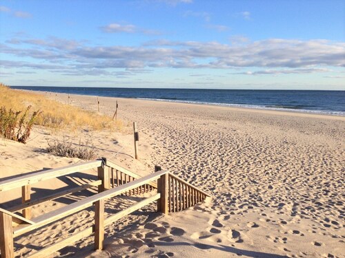 Live the Good Life!  Heated Pool, Walk to Ocean Beaches, Sleeps 12 in 6 rooms