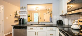 Luxury Lake Norman Home 2 minutes from Lowe's Corporate & LKN Regional Hospital