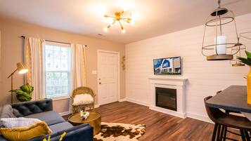 Smart TV, fireplace, stereo