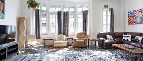 Smart-TV, DVD-Player, Bücher