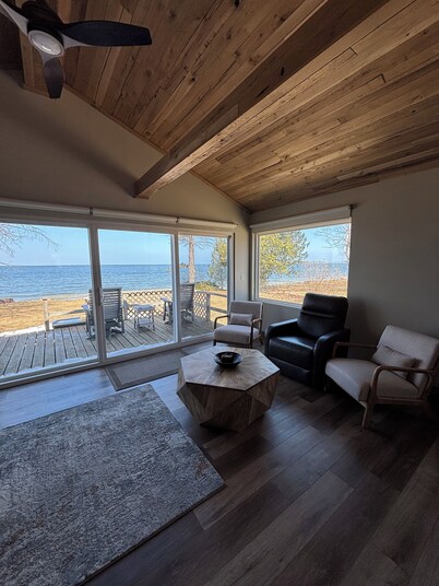 Family friendly cottage on the bay!