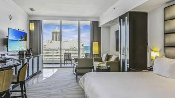 Bureau, fer et planche Ă repasser, Wi-Fi, draps fournis