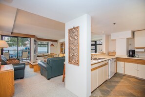 Interior - Suite in best location, mountain views & balcony (Whistler)